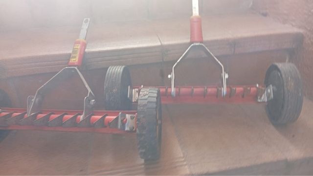 Herramienta de jardinería con ruedas