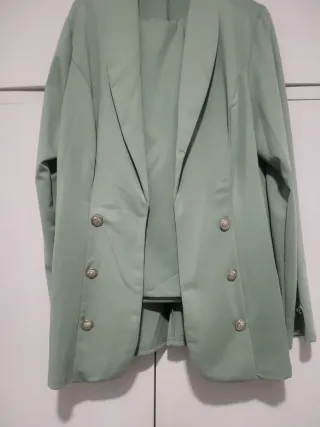 Traje de pantalón verde mujer