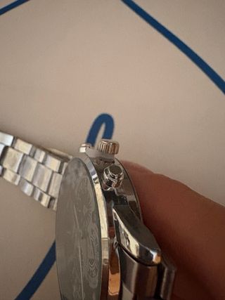 Reloj y pulsera plateados