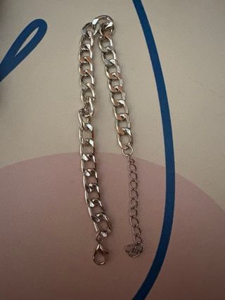 Reloj y pulsera plateados