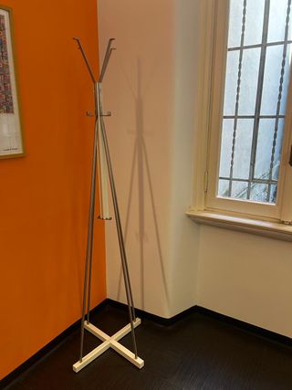 Perchero TJUSIG Ikea Plata y Blanco