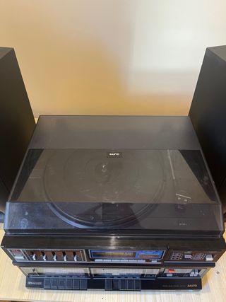 Equipo de música Sanyo negro