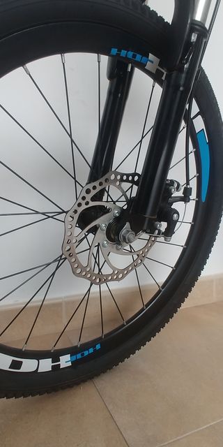 Bicicleta Plegable Negra con Detalles Azules