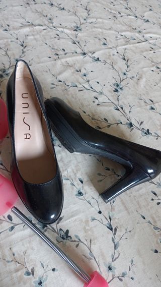 Zapatos de tacón negros charol