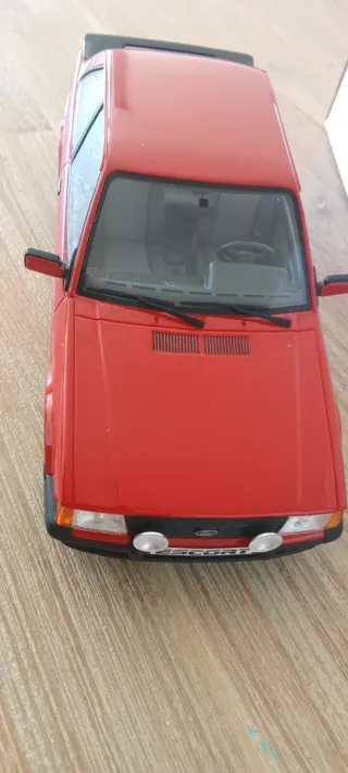 Ford Escort XR3i 1/18 OttoMobile