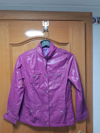 Cazadora rosa brillante. Talla 16 