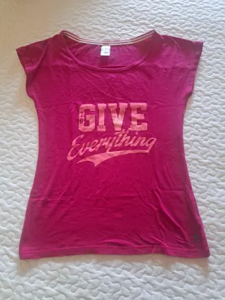 Maglietta Decathlon rosa con scritta