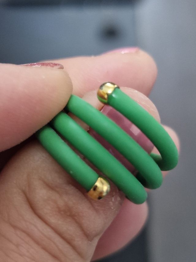 Anillo Talla 15 Verde con Detalles Dorados