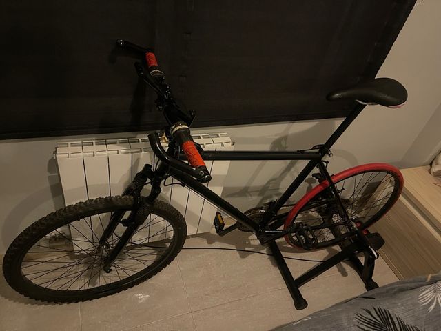 Bicicleta MTB con rodillo Btwin