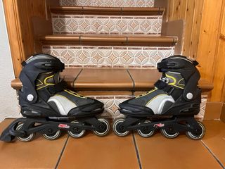 Patines en línea negros y grises