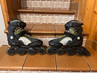 Patines en línea negros y grises