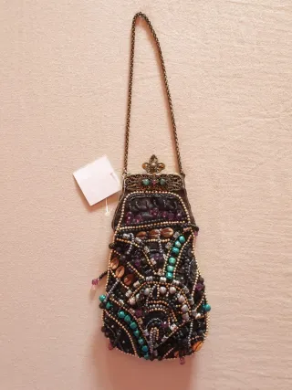 Bolso de fiesta negro con abalorios