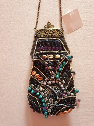Bolso de fiesta negro con abalorios