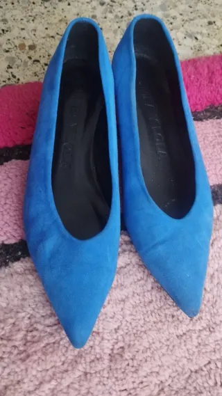 Zapatos Bimba y Lola tacón bajo azul