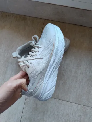 Zapatillas deportivas mujer beige y blancas