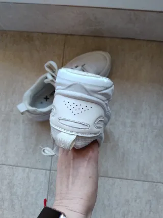 Zapatillas deportivas mujer beige y blancas