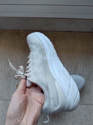Zapatillas deportivas mujer beige y blancas