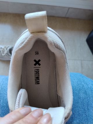 Zapatillas deportivas mujer beige y blancas