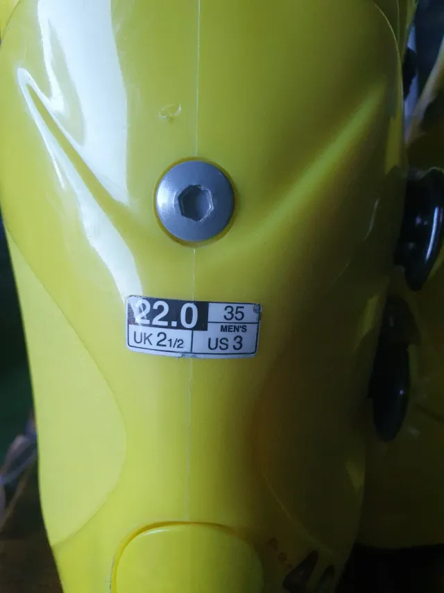 Botas de esquí Salomon amarillas