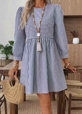 Vestido de rayas azul y blanco