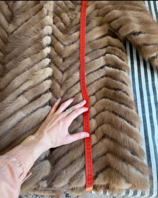 Abrigo piel trenzada tipo vison beige/marrón talla