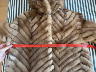 Abrigo piel trenzada tipo vison beige/marrón talla