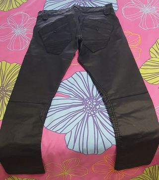 Pantalón polipiel chica negro