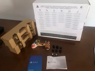 PS4 (PlayStation 4) Negra + Soporte y Mandos