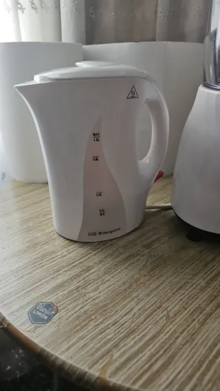 CALENTADOR DE AGUA Y LICUADORA EN EXCELENTE ESTADO