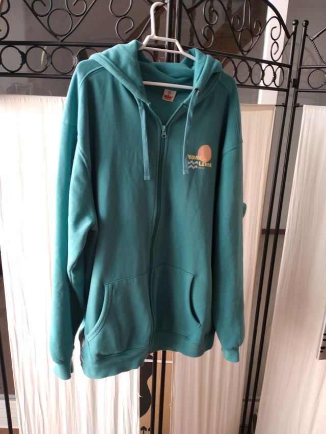 Sudadera con capucha y estampado