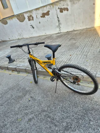 Bicicleta rosa infantil