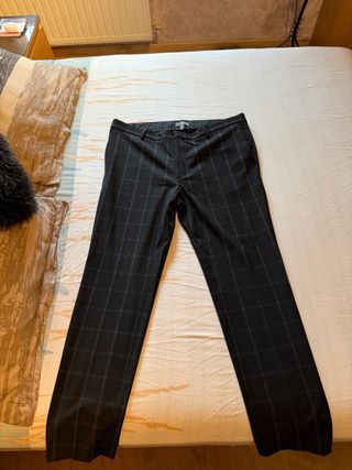 Pantalones de cuadros negros a estrenar