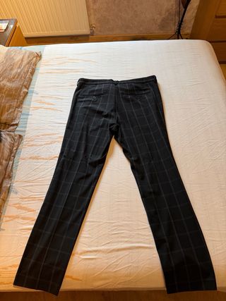 Pantalones de cuadros negros a estrenar