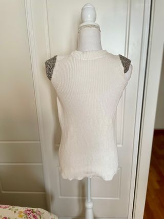 Chaleco de punto con apliques plateados