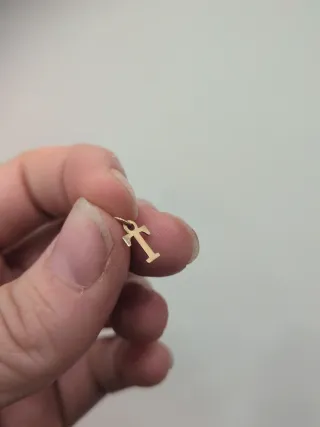 Mini colgante letra T Oro