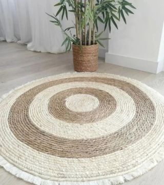 Alfombra redonda de yute beige y marrón