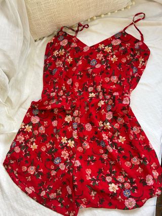 Enterizo corto estampado floral rojo