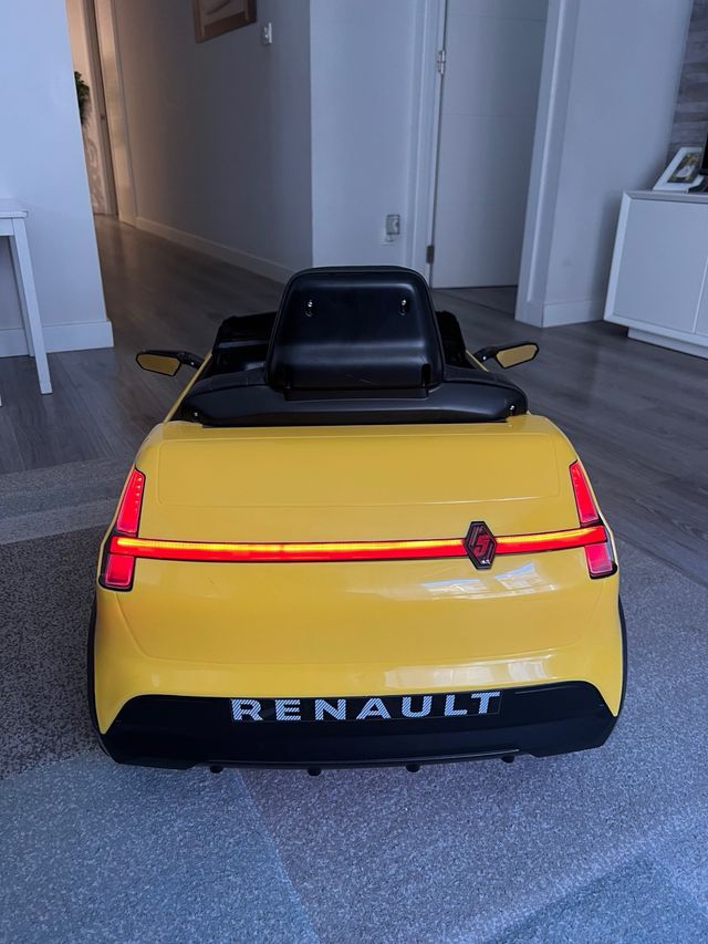 Renault 5 E-TECH a pedales