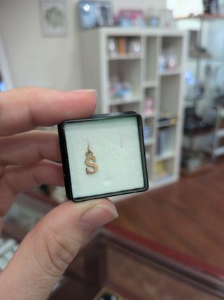 Mini colgante letra S oro