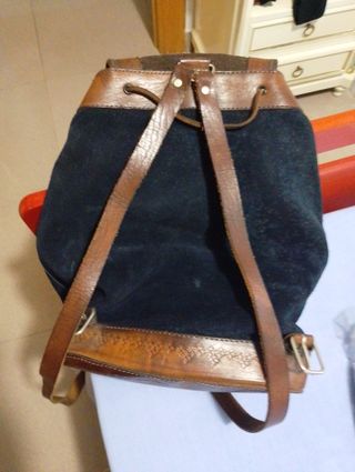 Mochila ante y cuero bordada