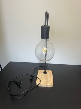 Lámpara de mesa moderna