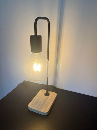 Lámpara de mesa moderna