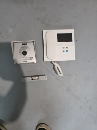 Videoportero Fermax con placa exterior
