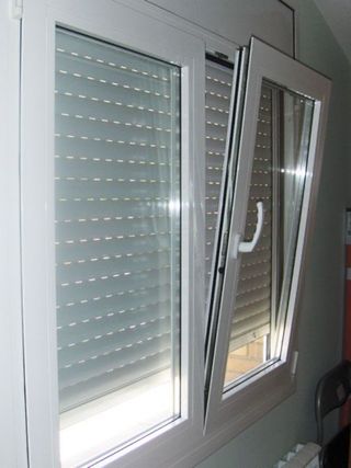 VENTANA OSCILOBATIENTE 