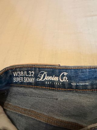 Pantalón vaquero Unión desgastado