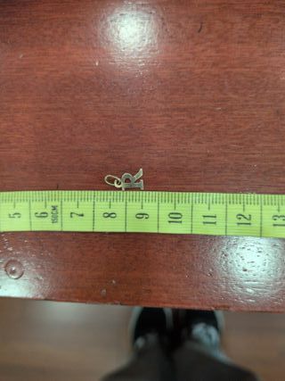 Mini colgante letra R oro