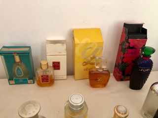 Set di bottiglie di profumo assortite