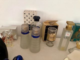 Set di bottiglie di profumo assortite