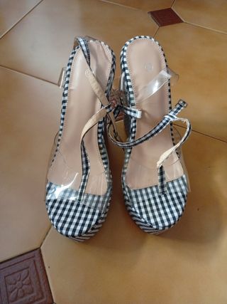Sandalias de cuña a cuadros