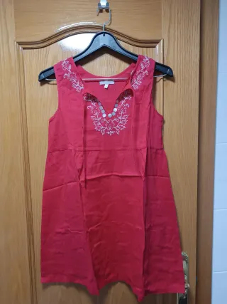 Vestido rojo bordado talla 38.